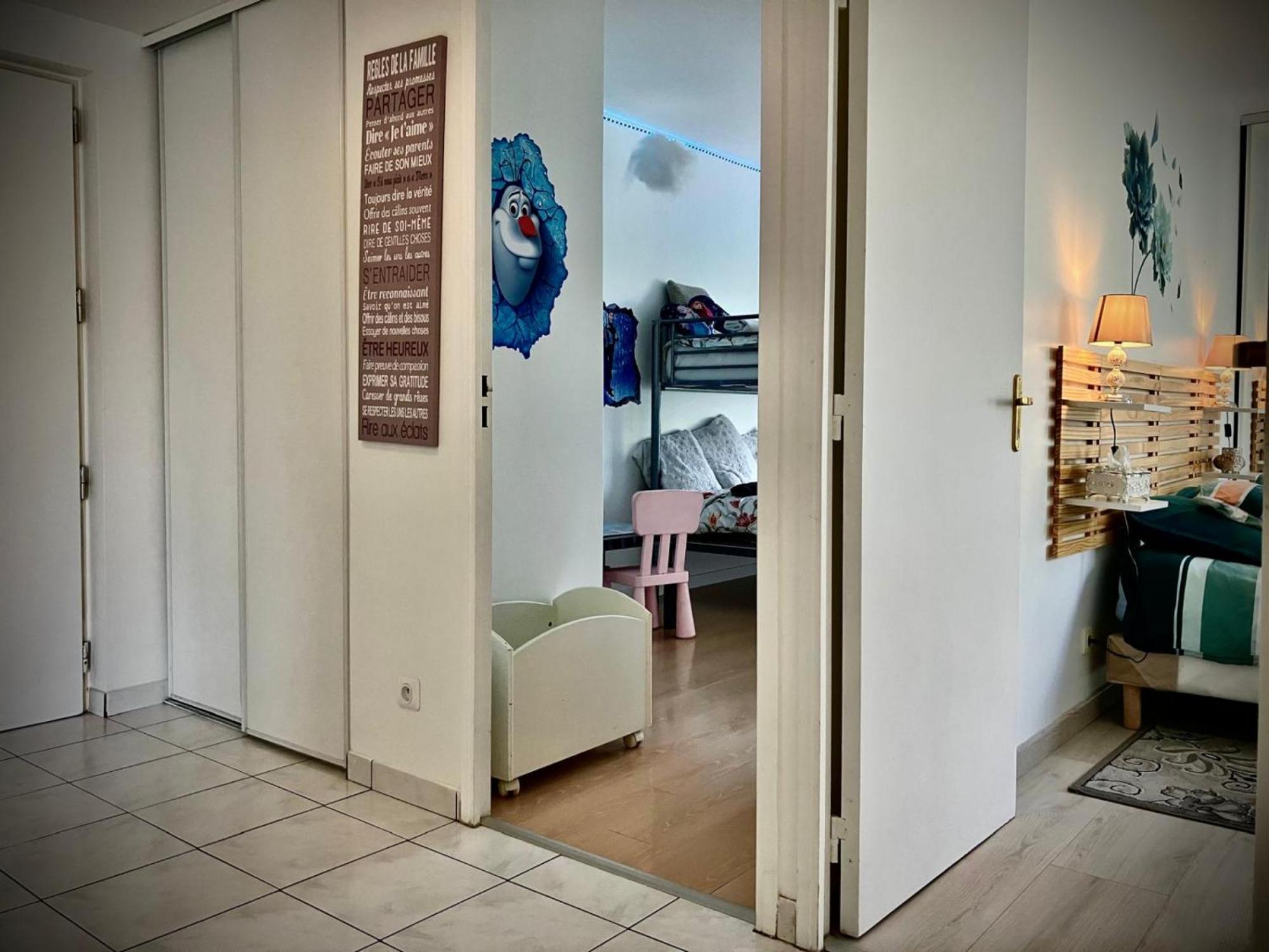 Snowqueen Hotel Apartment Paris-Disney Chelles  Εξωτερικό φωτογραφία